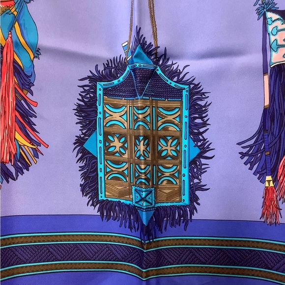 Large Square Scarf - Picture 3 of 7